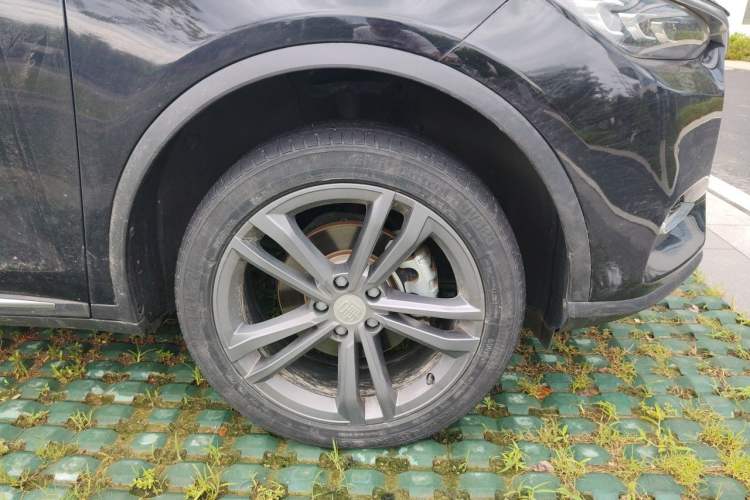 Used BYD Tang 2021 2.0T Automatic Flagship Edition Right Front Wheel Hub