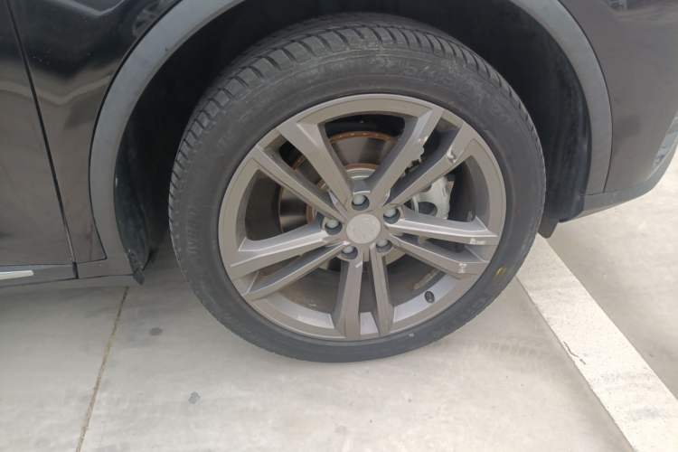 Used BYD Tang 2021 2.0T Automatic Flagship Edition Right Front Wheel Hub