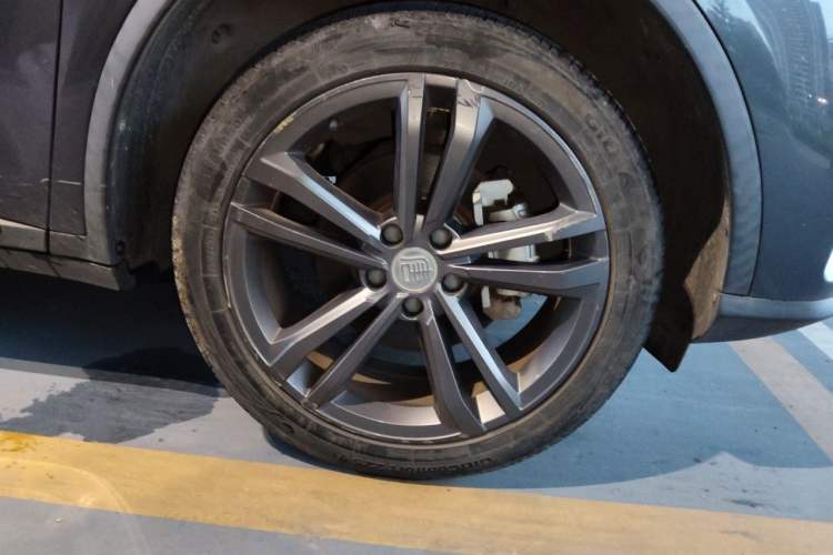 Used BYD Tang 2021 2.0T Automatic Flagship Edition Right Front Wheel Hub