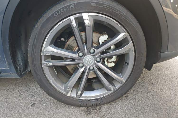 Used BYD Tang 2021 2.0T Automatic Flagship Edition Right Front Wheel Hub