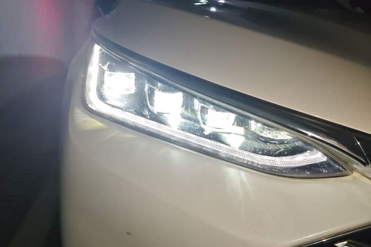 Used BYD Tang 2021 2.0T Automatic Flagship Edition Right Front Headlight