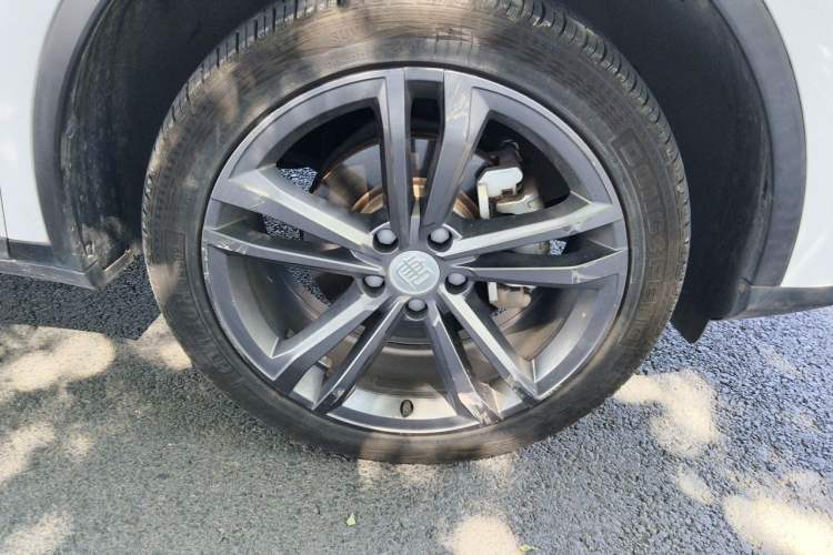 Used BYD Tang 2021 2.0T Automatic Flagship Edition Right Front Wheel Hub