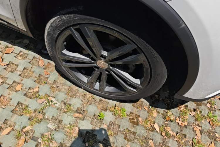 Used BYD Tang 2021 2.0T Automatic Flagship Edition Right Front Wheel Hub