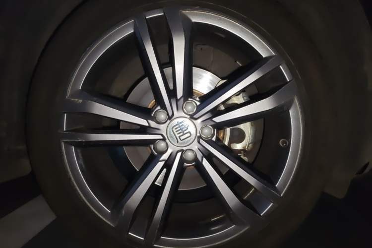 Used BYD Tang 2021 2.0T Automatic Flagship Edition Right Front Wheel Hub