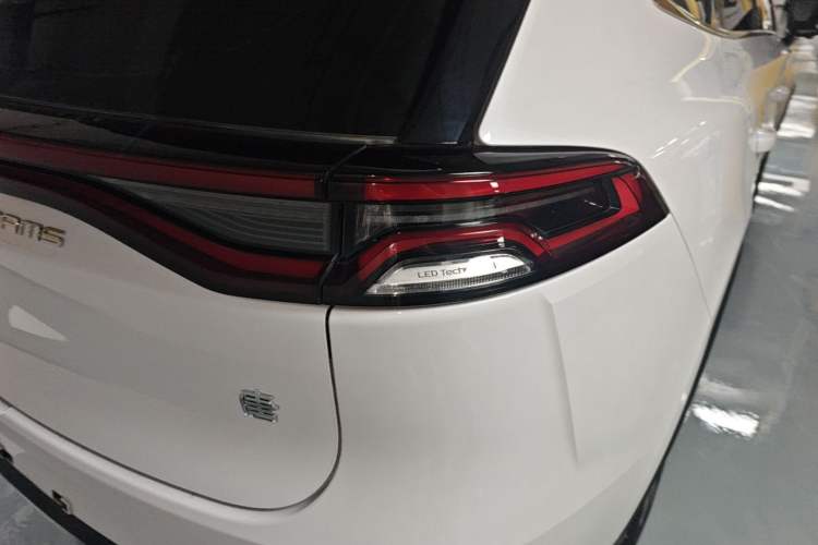 Used BYD Tang 2021 2.0T Automatic Flagship Edition Right Rear Taillight