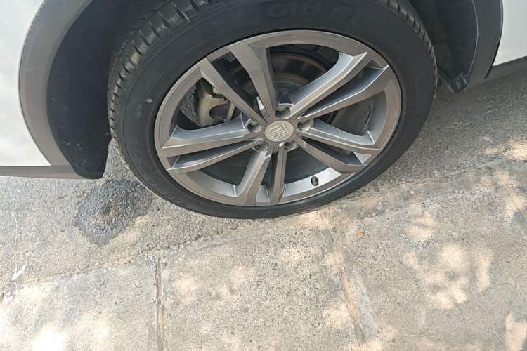 Used BYD Tang 2021 2.0T Automatic Flagship Edition Right Rear Wheel Hub