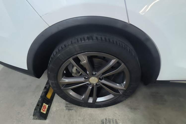 Used BYD Tang 2021 2.0T Automatic Flagship Edition Right Rear Wheel Hub