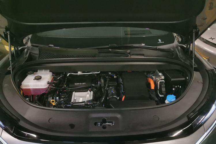 Used BYD Tang L 2025 DM 200KM Four-Wheel Drive LiDAR Flagship Model Engine Bay