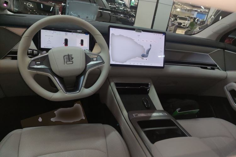Used BYD Tang L 2025 EV with 670 km Range LiDAR and Premium Features Center Console