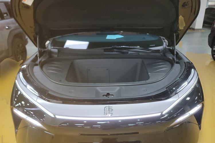 Used BYD Tang L 2025 EV 670KM LiDAR Flagship Version Engine Bay