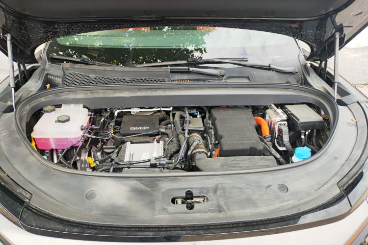 Used BYD Tang L 2025 DM 200KM Four-Wheel Drive LiDAR Flagship Model Engine Bay