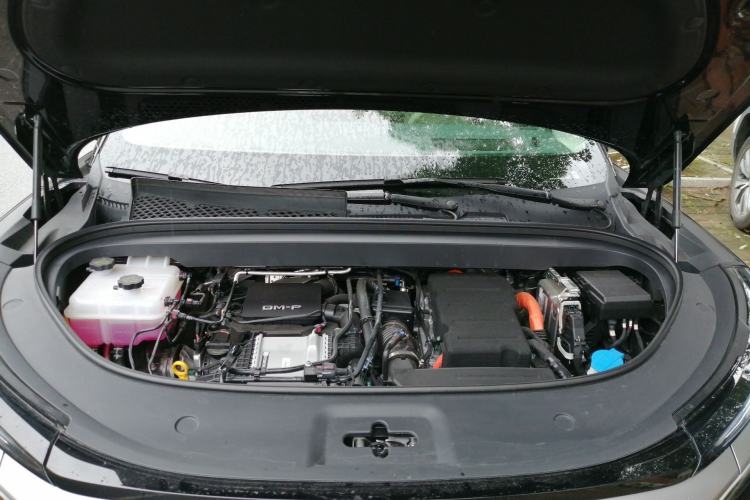 Used BYD Tang L 2025 DM 200KM Four-Wheel Drive LiDAR Flagship Model Engine Bay