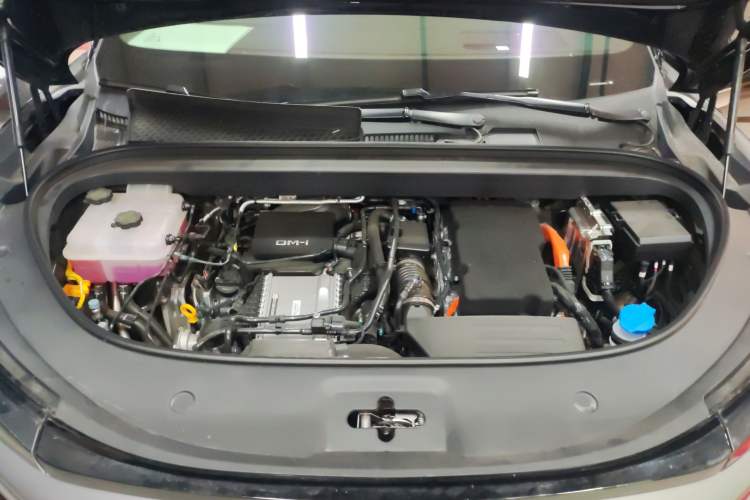Used BYD Tang L 2025 DM 215KM LiDAR Flagship Model Engine Bay