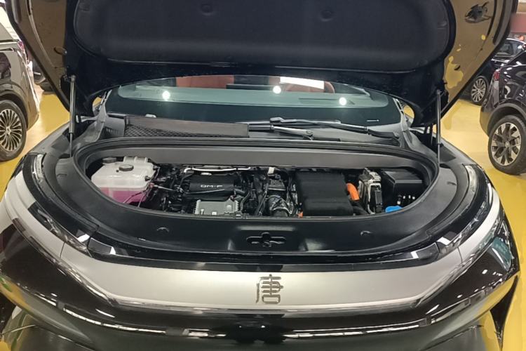 Used BYD Tang L 2025 DM 175KM Drone Player Edition Engine Bay