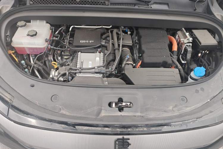Used BYD Tang L 2025 DM 200KM Four-Wheel Drive LiDAR Flagship Model Engine Bay