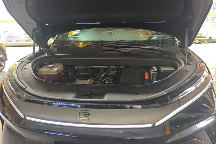 Used BYD Tang L 2025 DM 200KM Four-Wheel Drive LiDAR Flagship Model Engine Bay