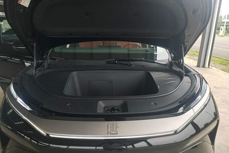 Used BYD Tang L 2025 EV 670KM LiDAR Flagship Version Engine Bay