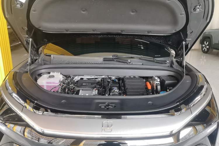 Used BYD Tang L 2025 DM 215KM LiDAR Flagship Model Engine Bay