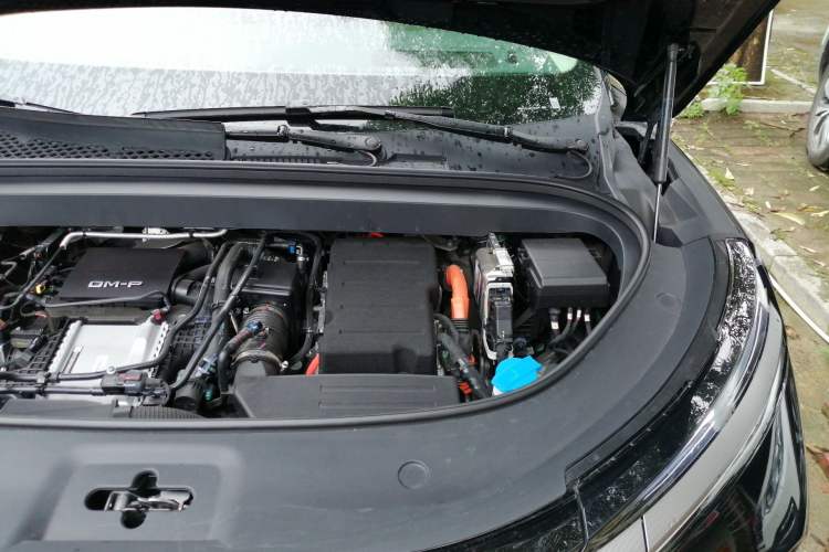Used BYD Tang L 2025 DM 200KM Four-Wheel Drive LiDAR Flagship Model Engine Bay Left