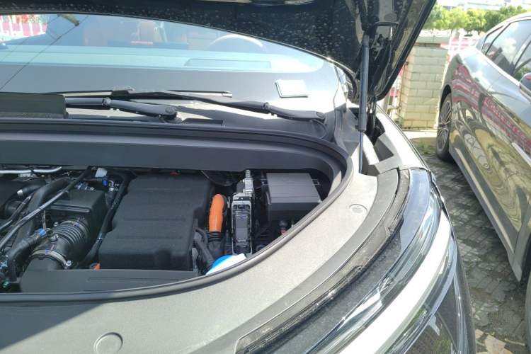 Used BYD Tang L 2025 DM 200KM Four-Wheel Drive LiDAR Flagship Model Engine Bay Left
