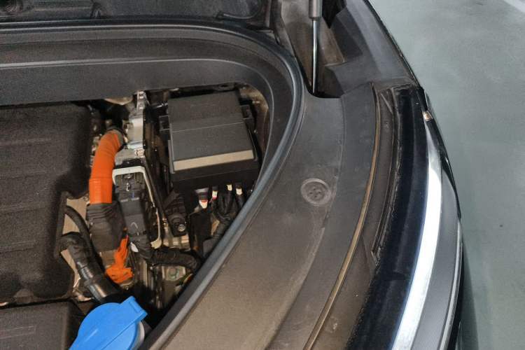 Used BYD Tang L 2025 DM 200KM Four-Wheel Drive LiDAR Flagship Model Engine Bay Left