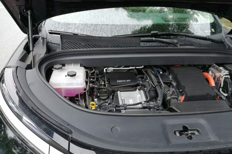 Used BYD Tang L 2025 DM 200KM Four-Wheel Drive LiDAR Flagship Model Engine Bay Right
