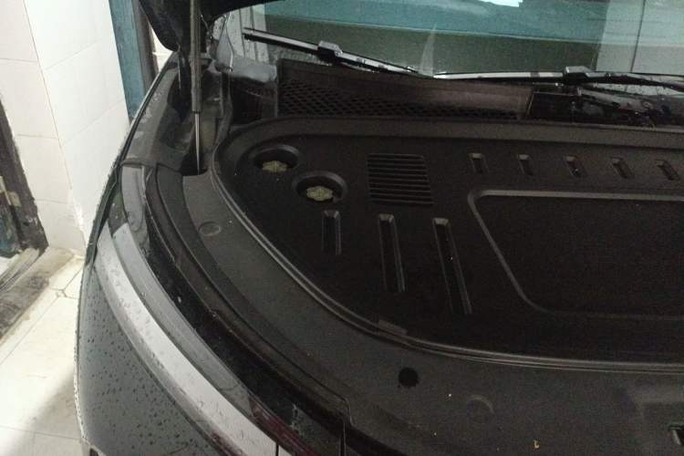 Used BYD Tang L 2025 DM 200KM Four-Wheel Drive LiDAR Flagship Model Engine Bay Right