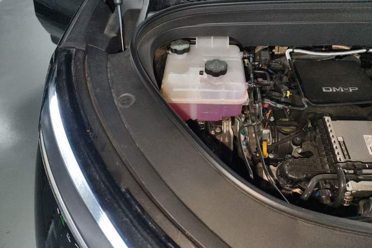 Used BYD Tang L 2025 DM 200KM Four-Wheel Drive LiDAR Flagship Model Engine Bay Right