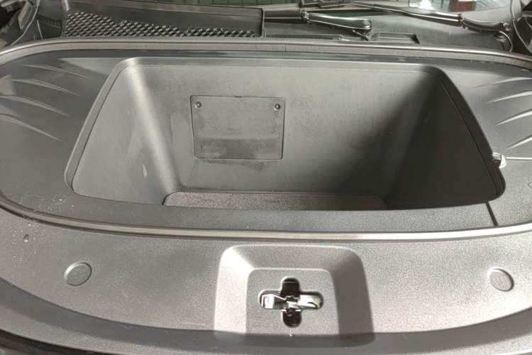 Used BYD Tang L 2025 EV with 670 km Range LiDAR and Premium Features Engine Bay