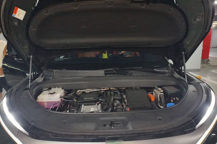 Used BYD Tang L 2025 DM 200KM Four-Wheel Drive LiDAR Flagship Model Engine Bay