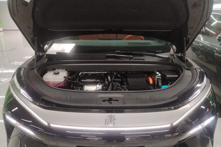 Used BYD Tang L 2025 DM 200KM Four-Wheel Drive LiDAR Flagship Model Engine Bay
