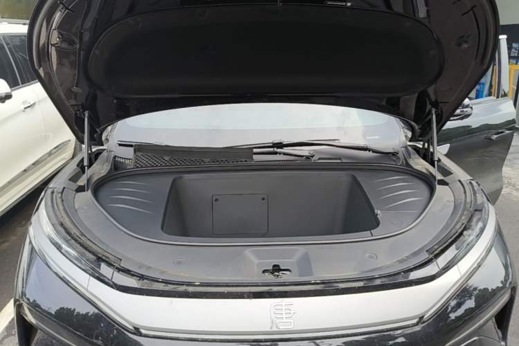 Used BYD Tang L 2025 EV with 670 km Range LiDAR and Premium Features Engine Bay