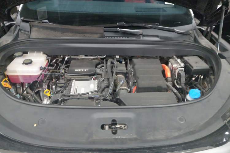 Used BYD Tang L 2025 DM 200KM Four-Wheel Drive LiDAR Flagship Model Engine Bay