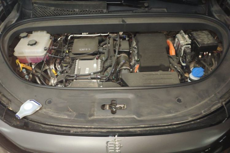 Used BYD Tang L 2025 DM 215KM LiDAR Flagship Model Engine Bay