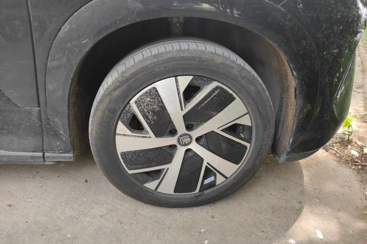 Used BYD Tang L 2025 EV with 670 km Range LiDAR and Premium Features Exterior 1