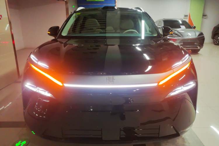 Used BYD Tang L 2025 EV with 670 km Range LiDAR and Premium Features Exterior 1