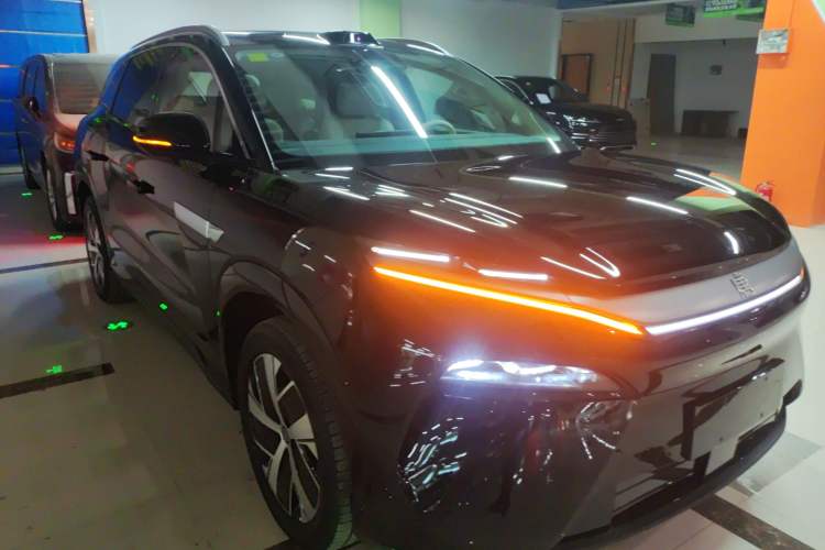 Used BYD Tang L 2025 EV with 670 km Range LiDAR and Premium Features Exterior 2