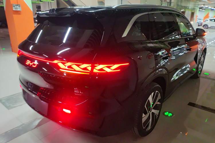 Used BYD Tang L 2025 EV with 670 km Range LiDAR and Premium Features Exterior 5