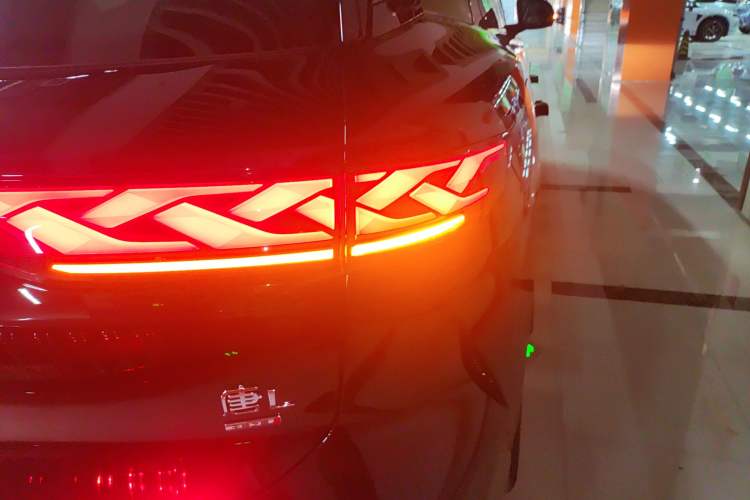 Used BYD Tang L 2025 EV with 670 km Range LiDAR and Premium Features Exterior 6