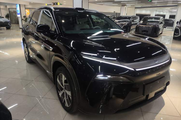 Used BYD Tang L 2025 EV with 670 km Range LiDAR and Premium Features Front Right 45 Deg