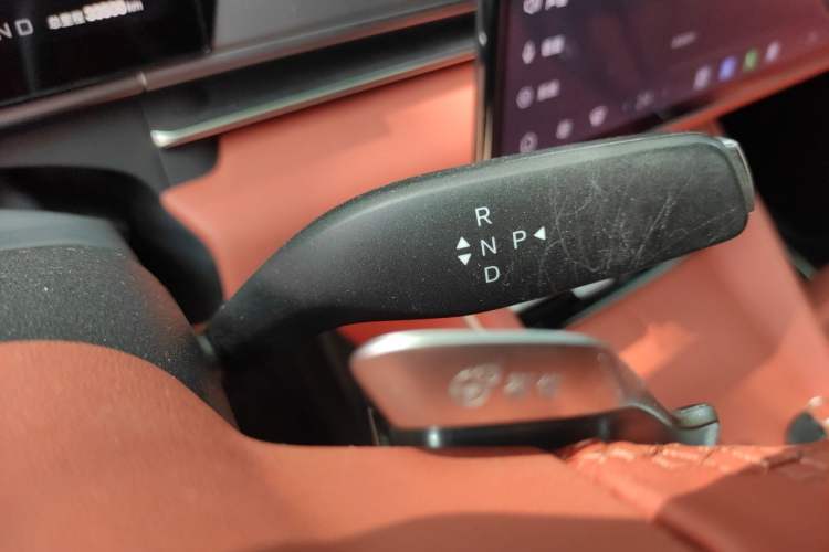 Used BYD Tang L 2025 EV with 670 km Range LiDAR and Premium Features Gear Lever