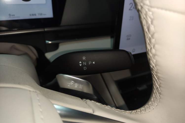 Used BYD Tang L 2025 EV with 670 km Range LiDAR and Premium Features Gear Lever