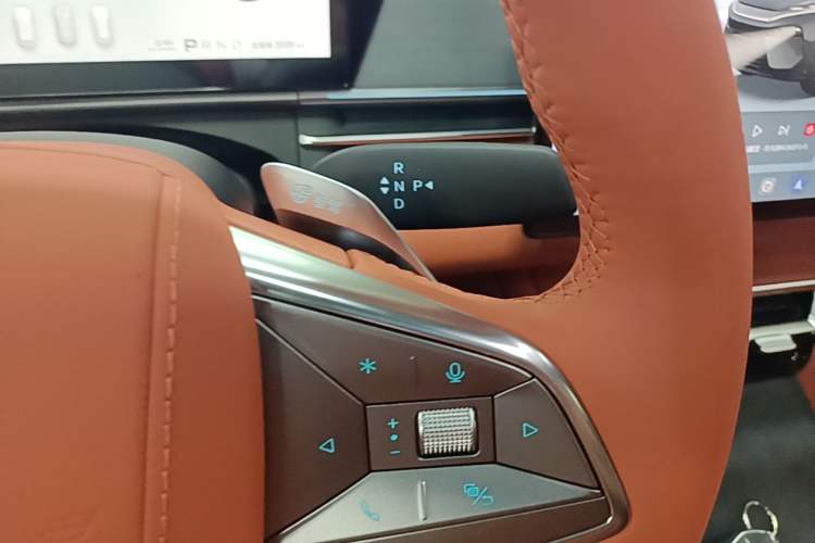 Used BYD Tang L 2025 DM 175KM Drone Player Edition Gear Lever