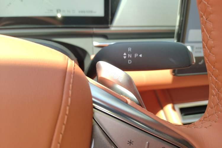 Used BYD Tang L 2025 DM 200KM Four-Wheel Drive LiDAR Flagship Model Gear Lever