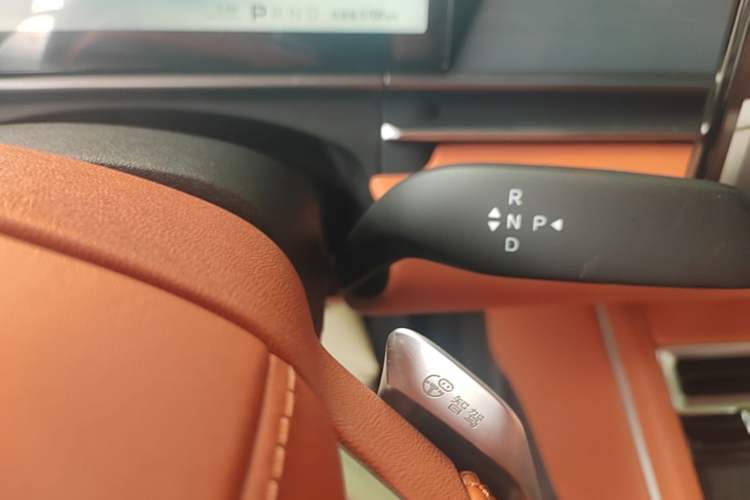Used BYD Tang L 2025 EV 670KM LiDAR Flagship Version Gear Lever