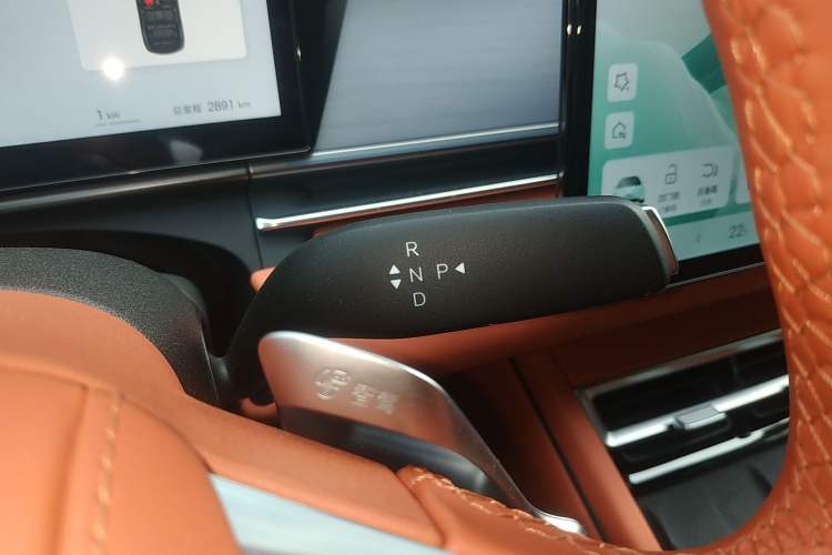 Used BYD Tang L 2025 EV 600KM All-Wheel-Drive LiDAR Flagship Model Gear Lever