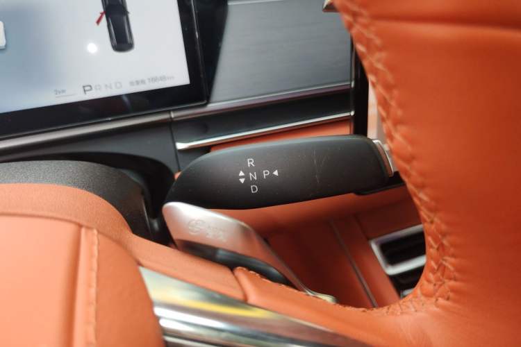 Used BYD Tang L 2025 DM 175KM Drone Player Edition Gear Lever