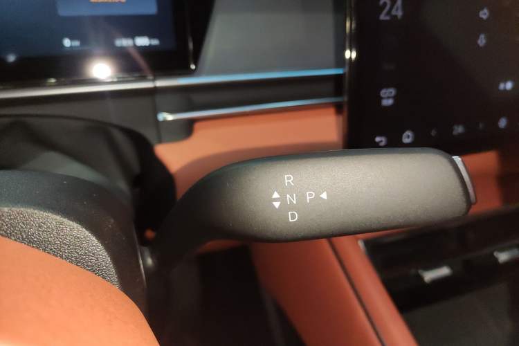 Used BYD Tang L 2025 EV 600KM All-Wheel-Drive LiDAR Flagship Model Gear Lever