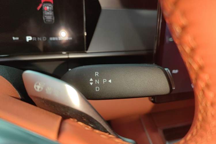Used BYD Tang L 2025 EV with 670 km Range LiDAR and Premium Features Gear Lever