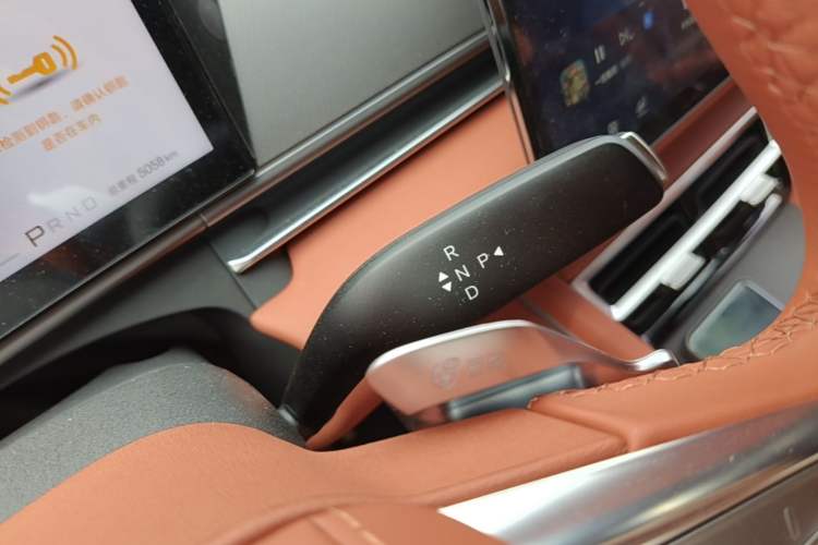 Used BYD Tang L 2025 EV with 670 km Range LiDAR and Premium Features Gear Lever